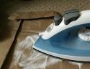 Cum să curățați talpa unui fier de călcat acasă